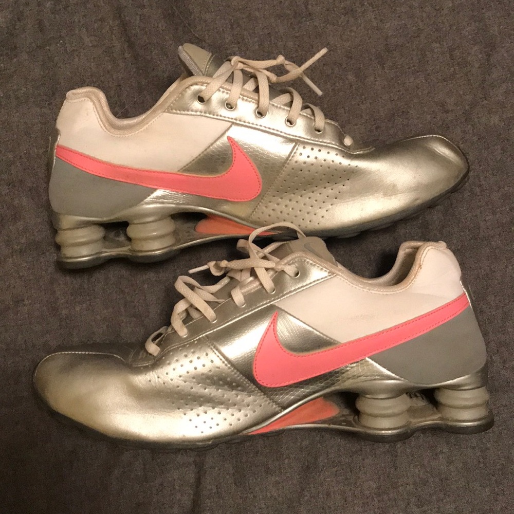 Size 10 Nike Shox